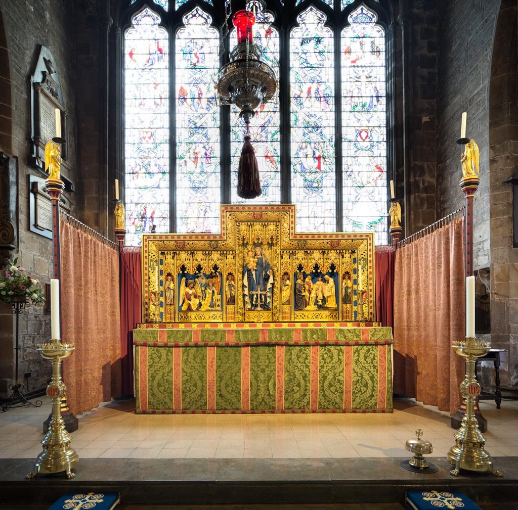 Altar and golden reredos Saint Mary and All Saints church, Chesterfield
