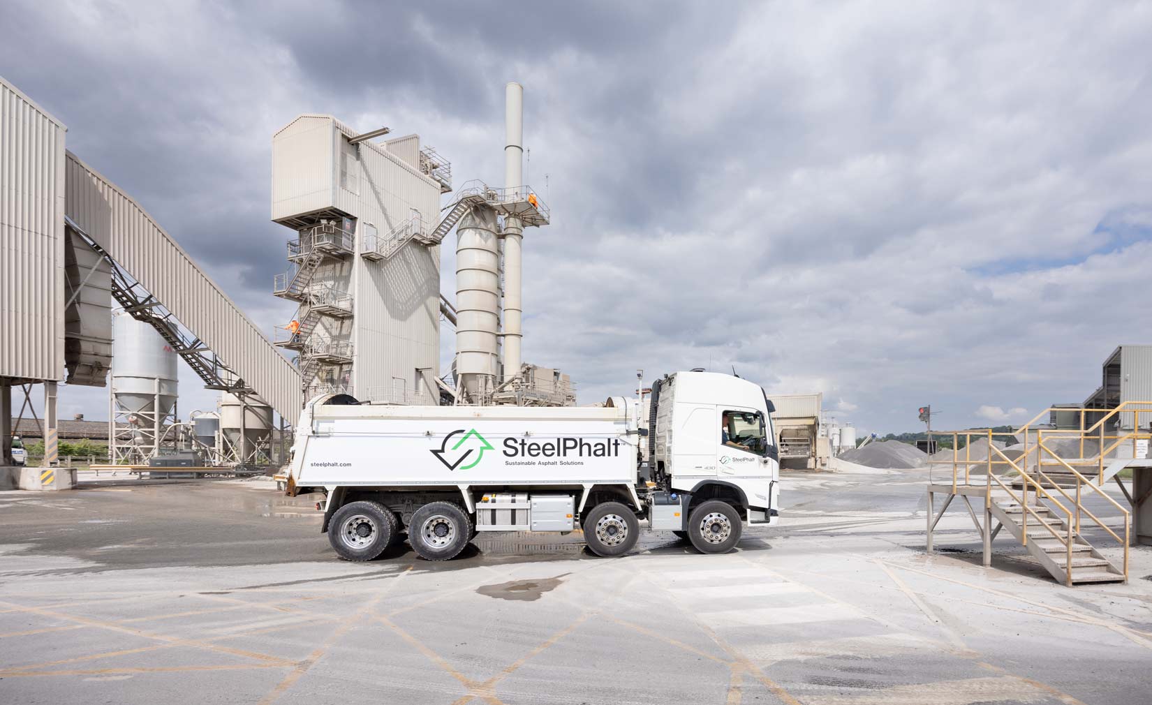 Industrial-Photography-asphalt-truck-branding